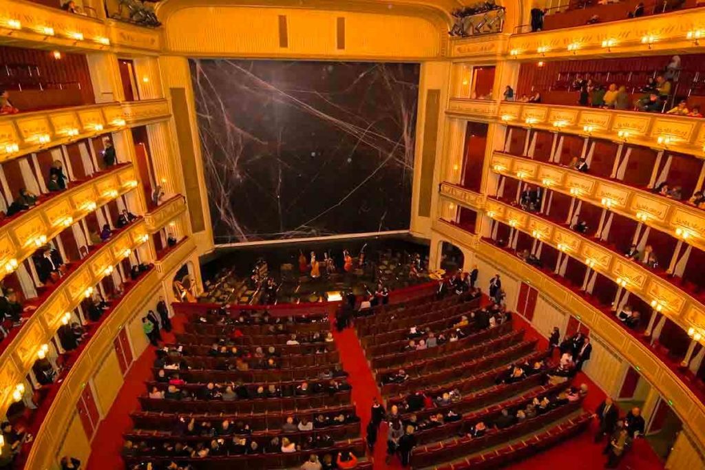 Milan Opera Limousine Service