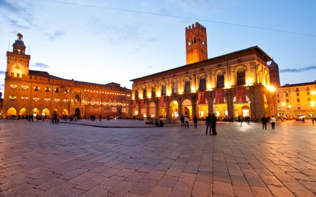 Chauffeur & Limousine Service Bologna - Piazza Maggiore